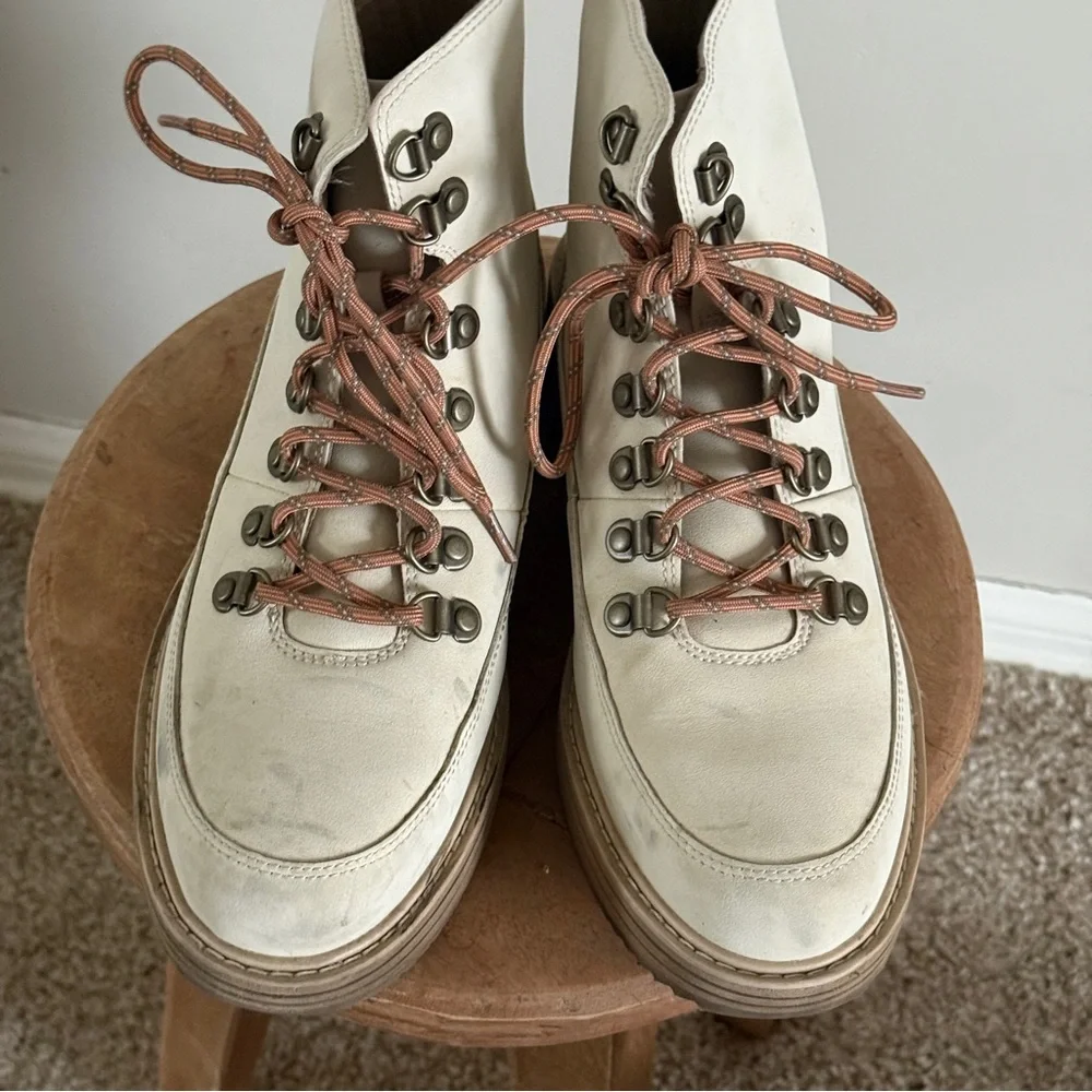 Teva Midform Boots in White - Picture 6 of 7